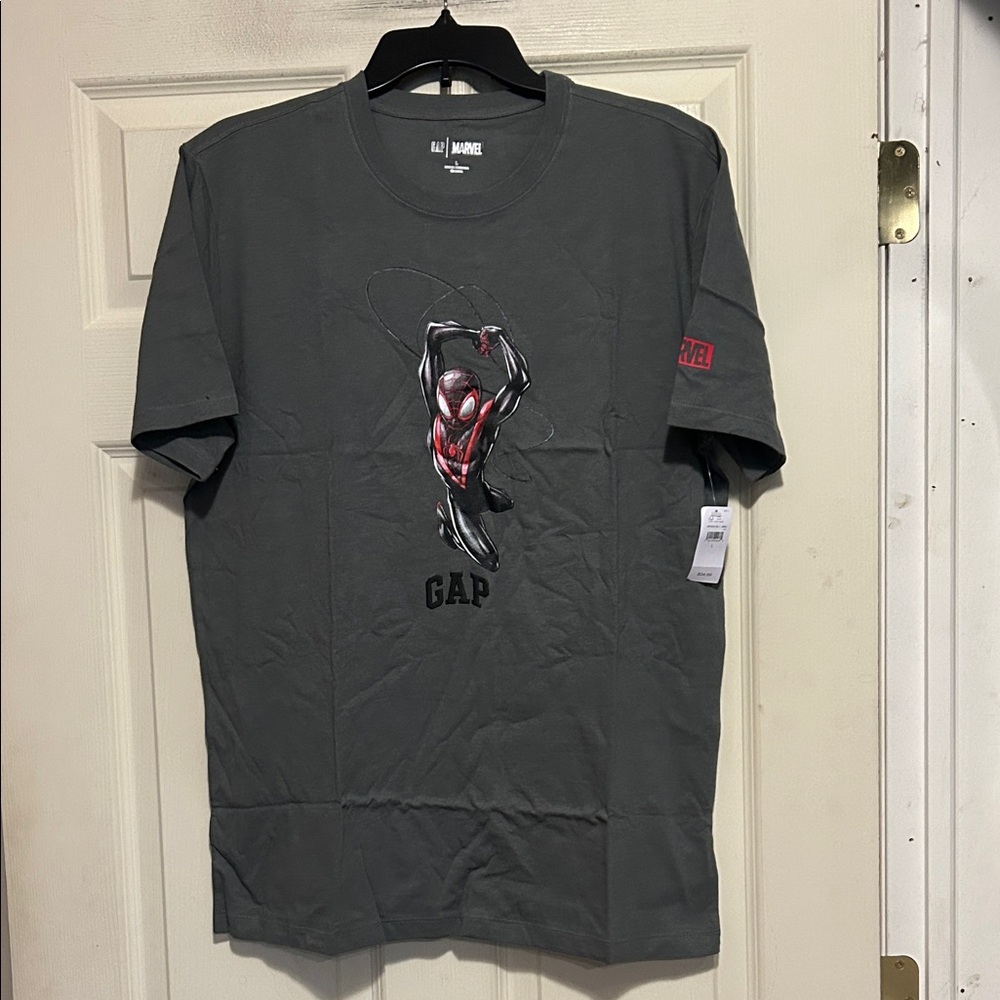 Gap Marvel Shirt Size Large